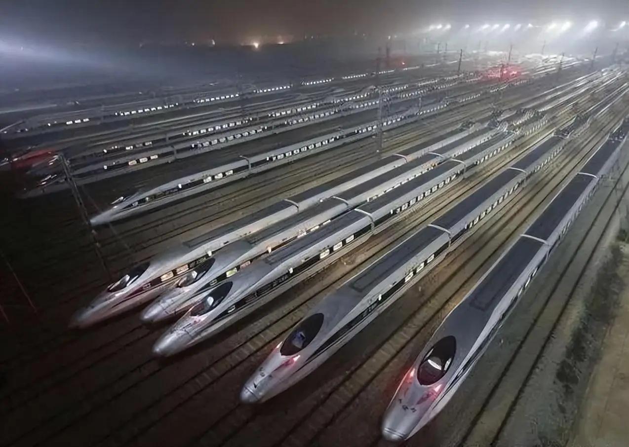 中国为什么执意要发展高铁，而不是廉价航空？因为中国在做一个赌注，赌的就是你用电，