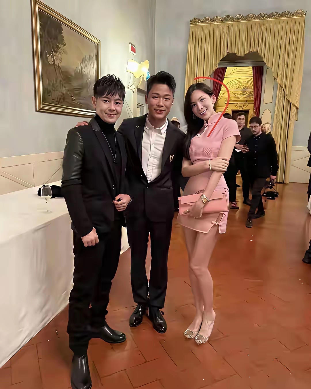 看看林志颖的老婆，这才是真的名媛