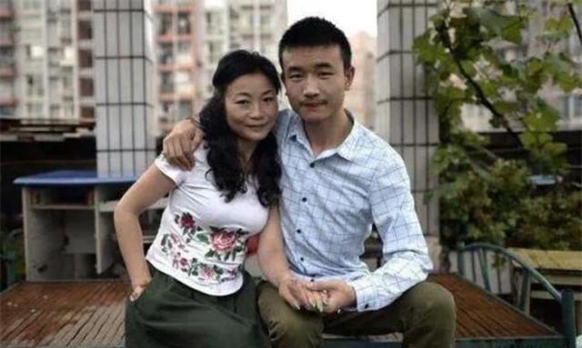 重庆23岁小伙痴恋46岁阿姨，2月后闪婚，如今6年过去仍恩爱年龄相差23岁能