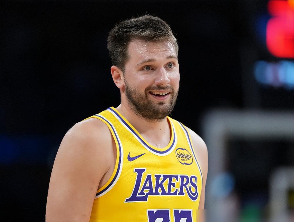 还有人说湖人亏了？拿一个打29场就报废的玻璃人，换一个25岁场场MVP的东契奇，