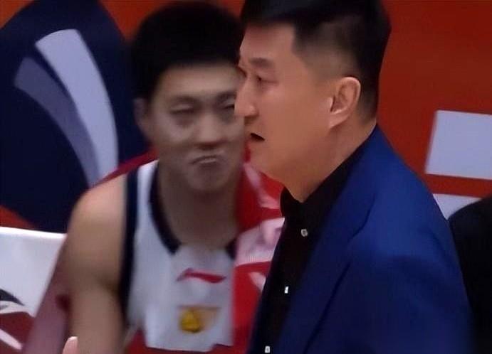 广东队这场球，输得让人把手里的遥控器捏紧了。外援奎因一个人抡下38分，球砸进篮