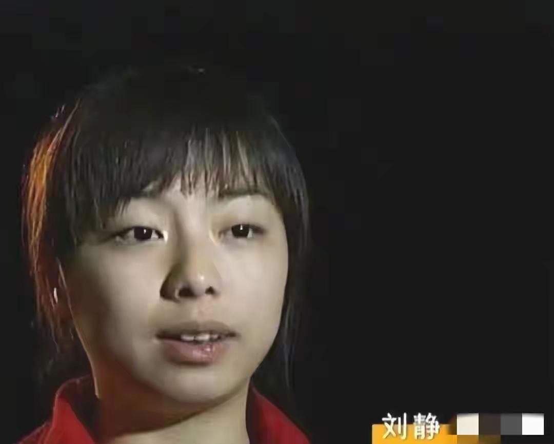 湖南女孩总说自己酒量好，千杯不倒，可前阵子她硬着头皮喝了足足四斤白酒，居然脸不红