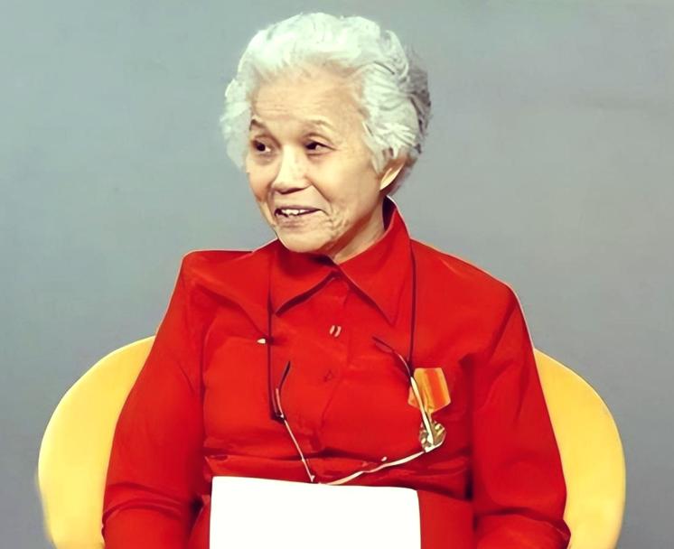 在新中国红色世家的名单里，有一位极其特殊的女性。她的出身，足以碾压无数人。父亲正