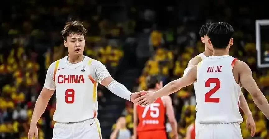 赢了！赢了！又赢了！中国男篮欧洲拉练又赢球了，中国男篮拉练又赢下一场比赛，听说是
