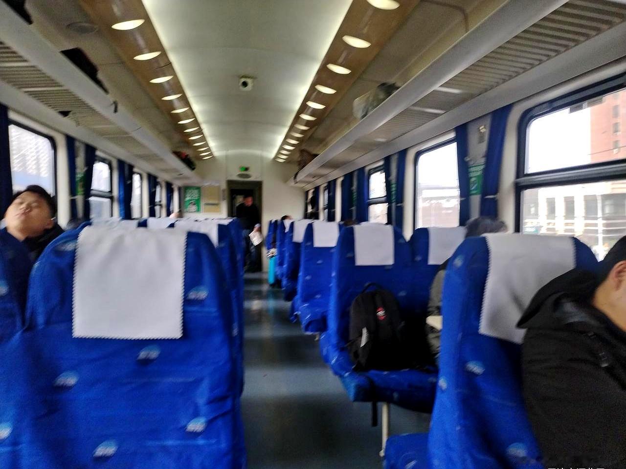 说出来你可能不信，今年春运火车上居然能溜达！今天不是大年二十八嘛，春节假期头一