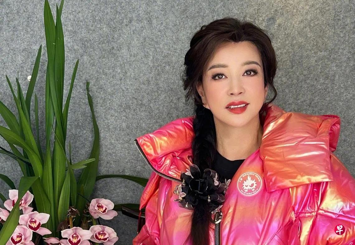 “升米恩，斗米仇。”这句话用在刘晓庆与同母异父妹妹刘晓红一家的身上，真是很贴切