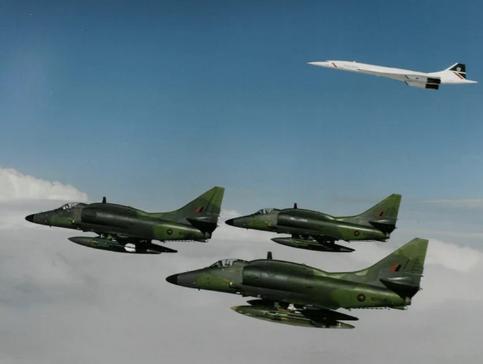 新西兰军机千里迢迢飞到中国黄海搞侦察，还顺手干扰民航飞行！转头一看，中国还是它最