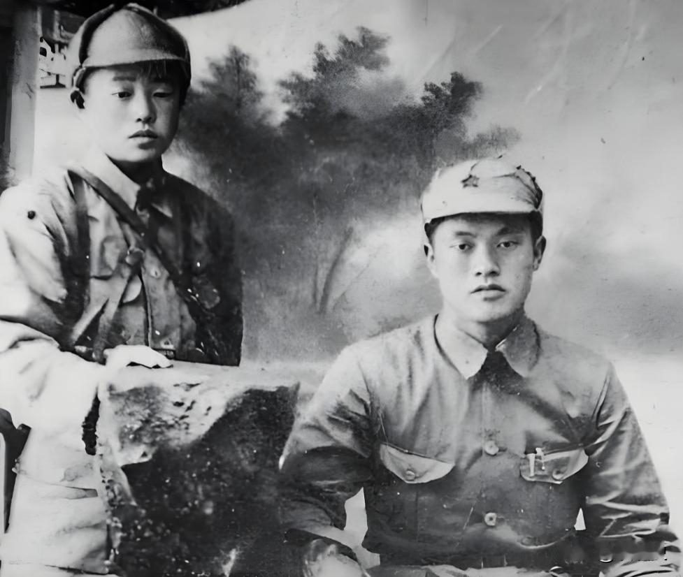 1949年，湖南浏阳几个下乡干部在小河边遇到一个老农，一查档案吓坏了：他活在延安