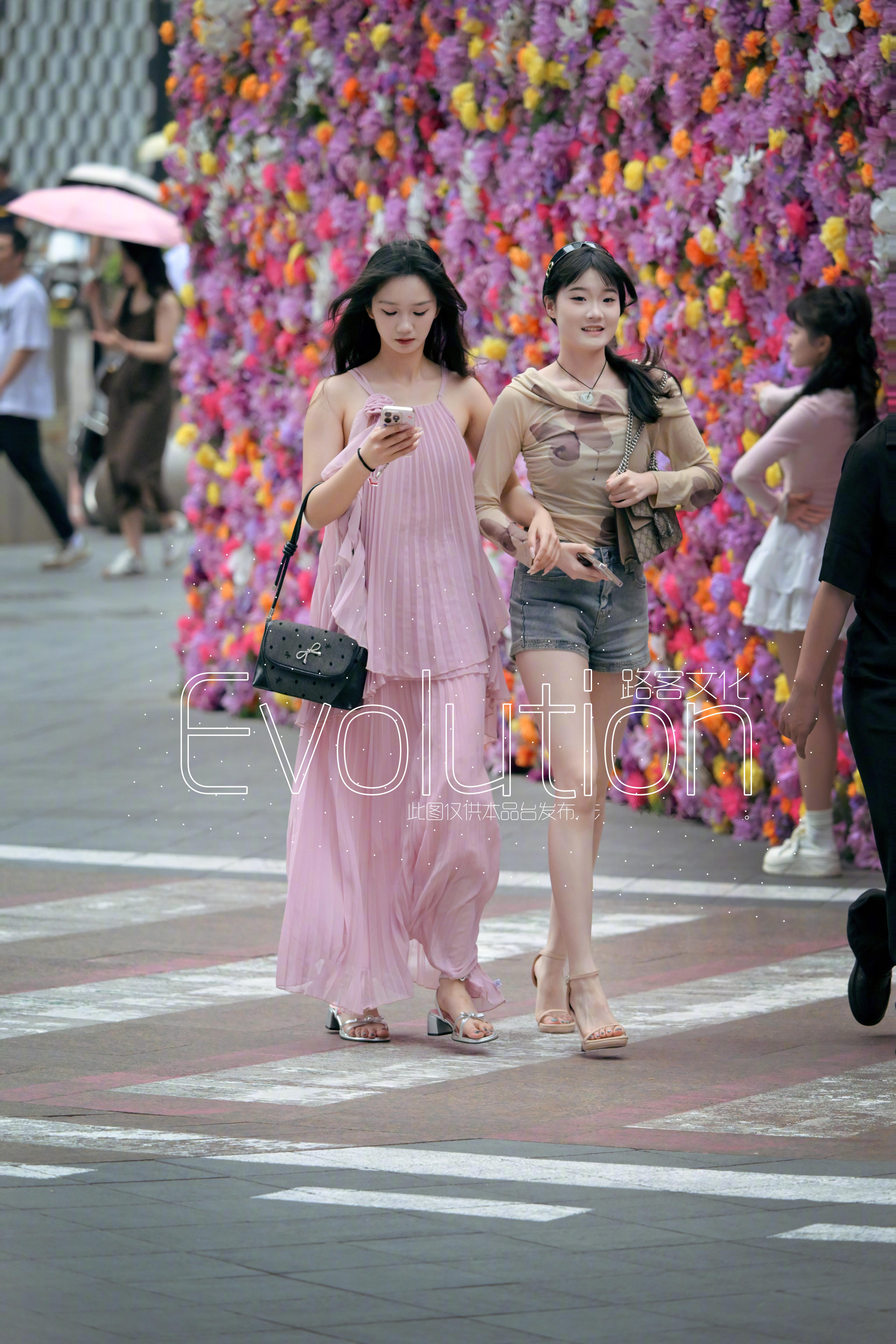 重庆一下子街拍穿搭就入夏了​​​