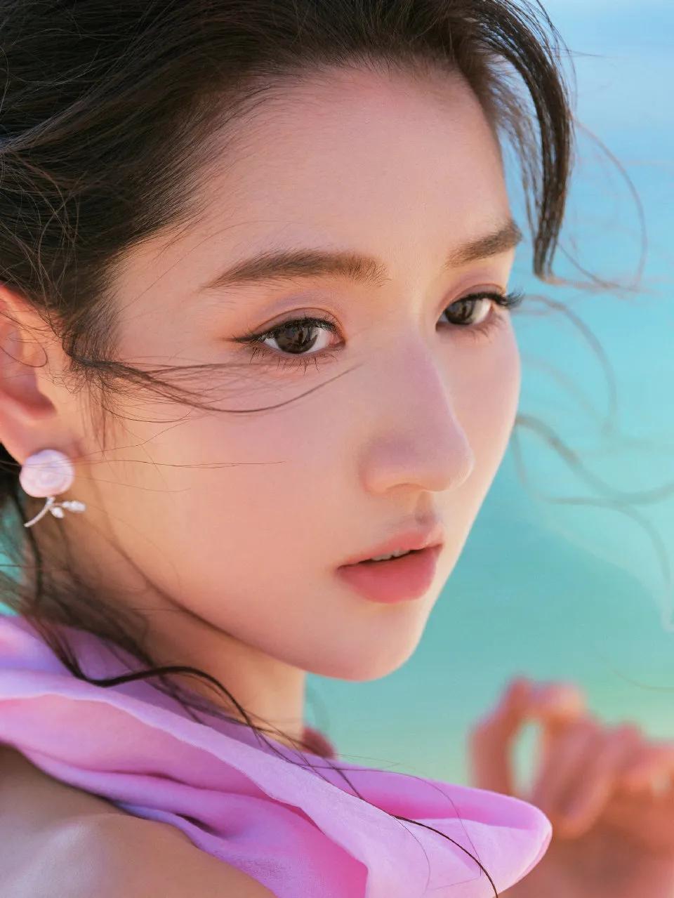 王玉雯美图分享，优雅美丽，妩媚动人最美女星赵露思清纯女神王楚然女星靓丽明星