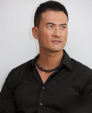 何洁对赫子铭有多狠？百万片酬仅得几千块，净身出户只剩路费 2013年，何洁嫁