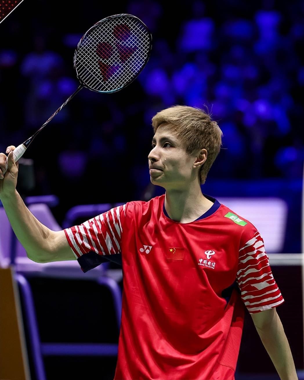 刚刚结束了一场2025年羽毛球年终总决赛男单半决赛，新科世锦赛男单冠军、男单世界