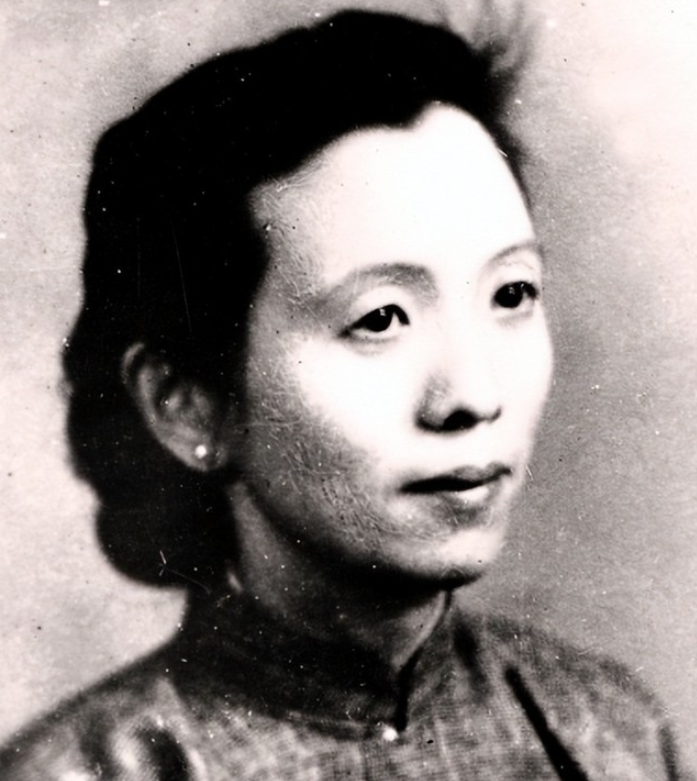 1949年4月23日，一个妇女坐着解放军的车进城了，曾经的邻居看到后大吃一惊：“