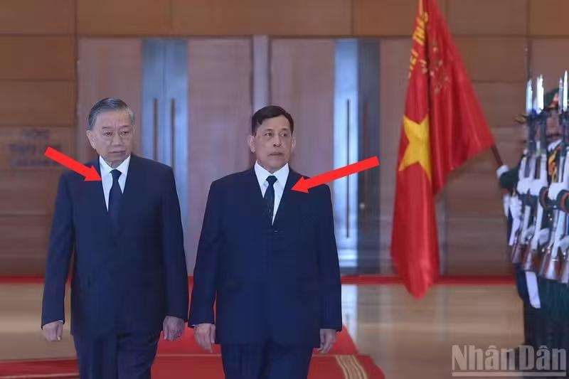 苏林和哇集拉隆功看着都有点心事重重，而且两人的领带也有点意思，一个偏左一个偏右！