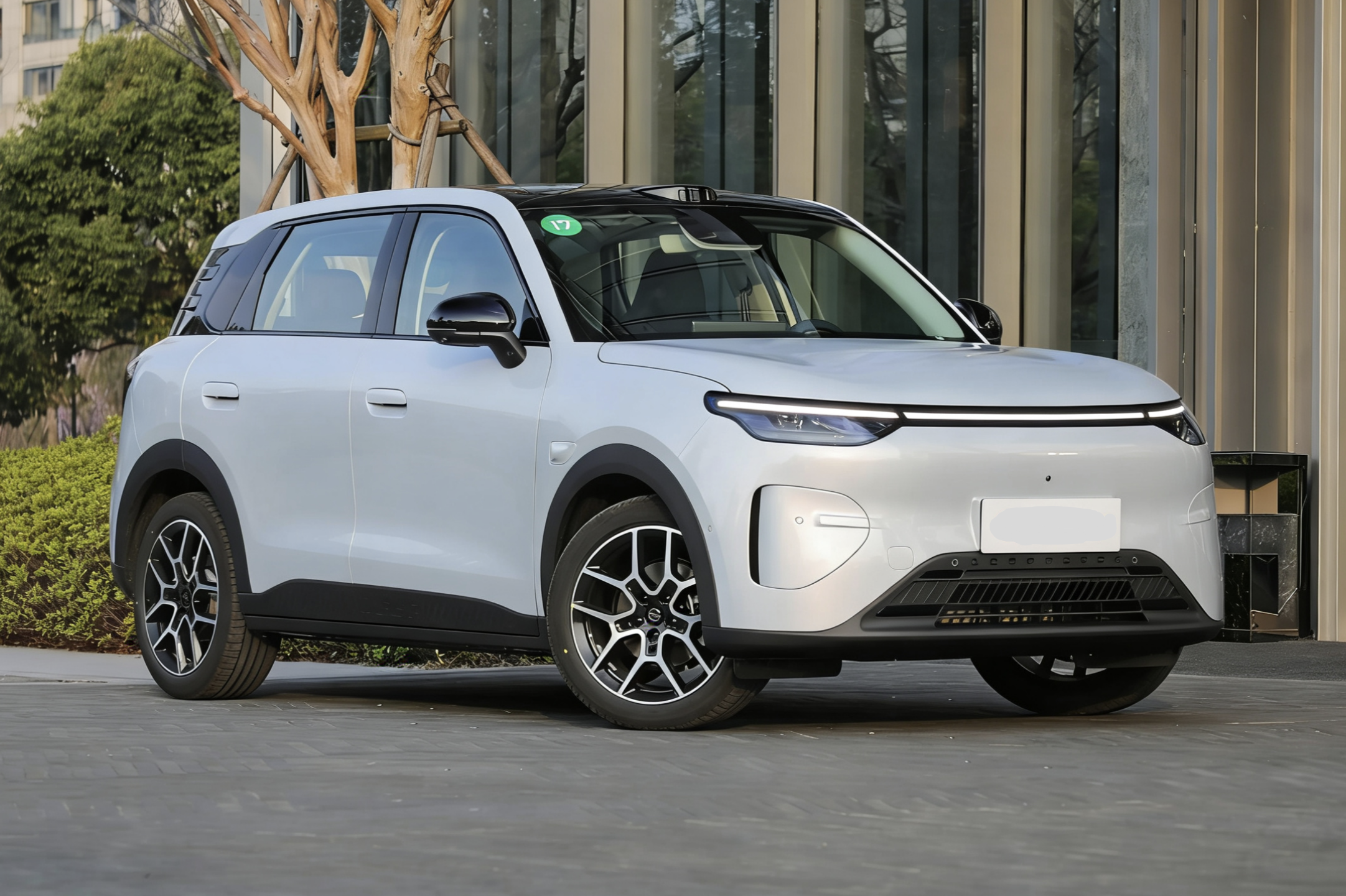 零跑A10的前脸，加一条灯带，会不会好看一些？零跑A10低价上市，一炮而红，