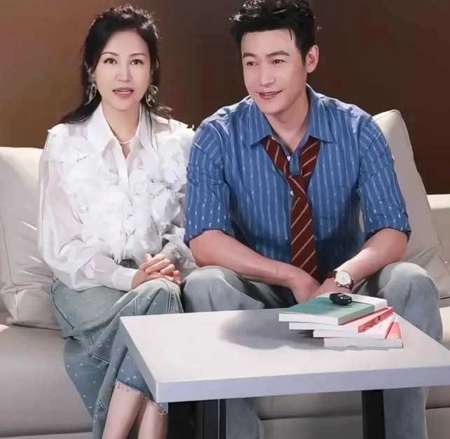 鲍蕾一句话把全场干翻了陈乔恩问："陆毅合作那么多漂亮女演员，你心里不慌？"鲍蕾眼
