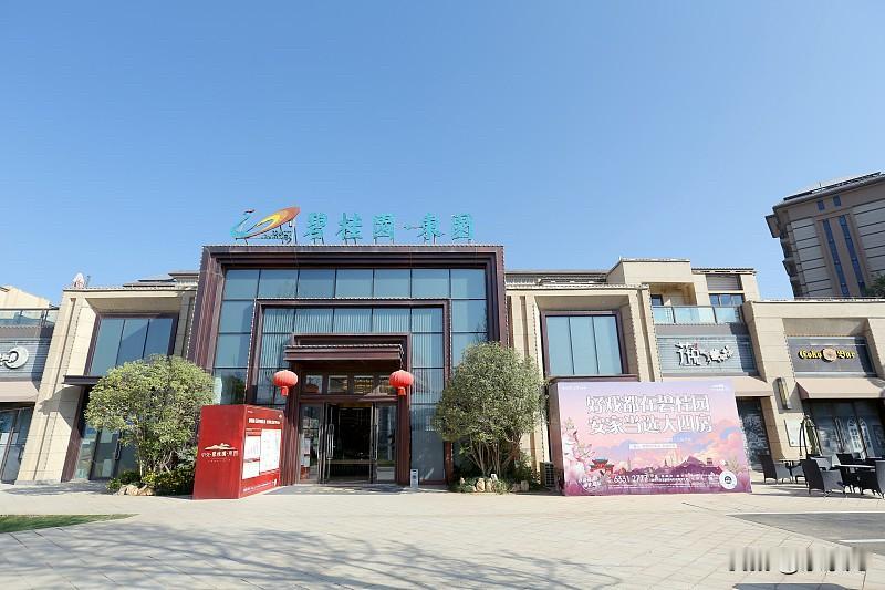 廊坊楼市：看看2023年8月到2026年8月的数据：燕郊从1.6万跌到1万