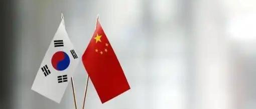 一个韩国网友问中国人：现在首尔正在举行史上最大规模的“反华游行”，为什么中国一点