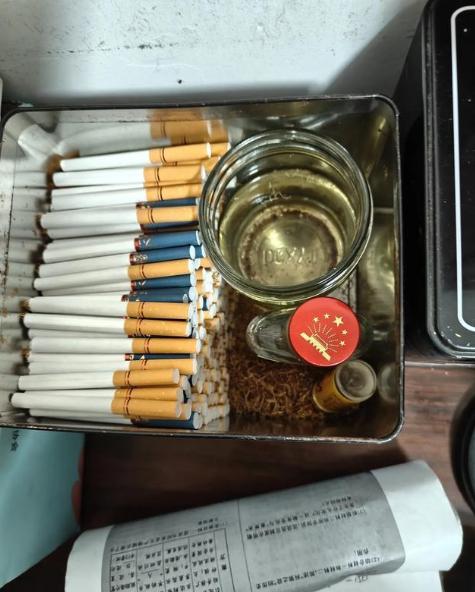 烟草公司这几年不停涨价，本想着多赚点钱，结果却闹了个大笑话，他们把烟价越抬越高，