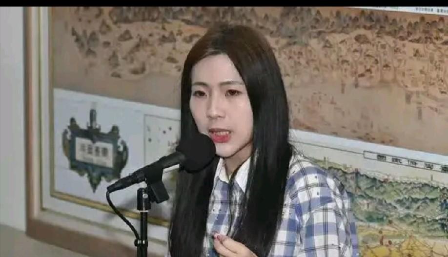 4月27日，台立院关于对美军售案协商再次陷入僵局，国民党立委徐巧芯抛出8000亿