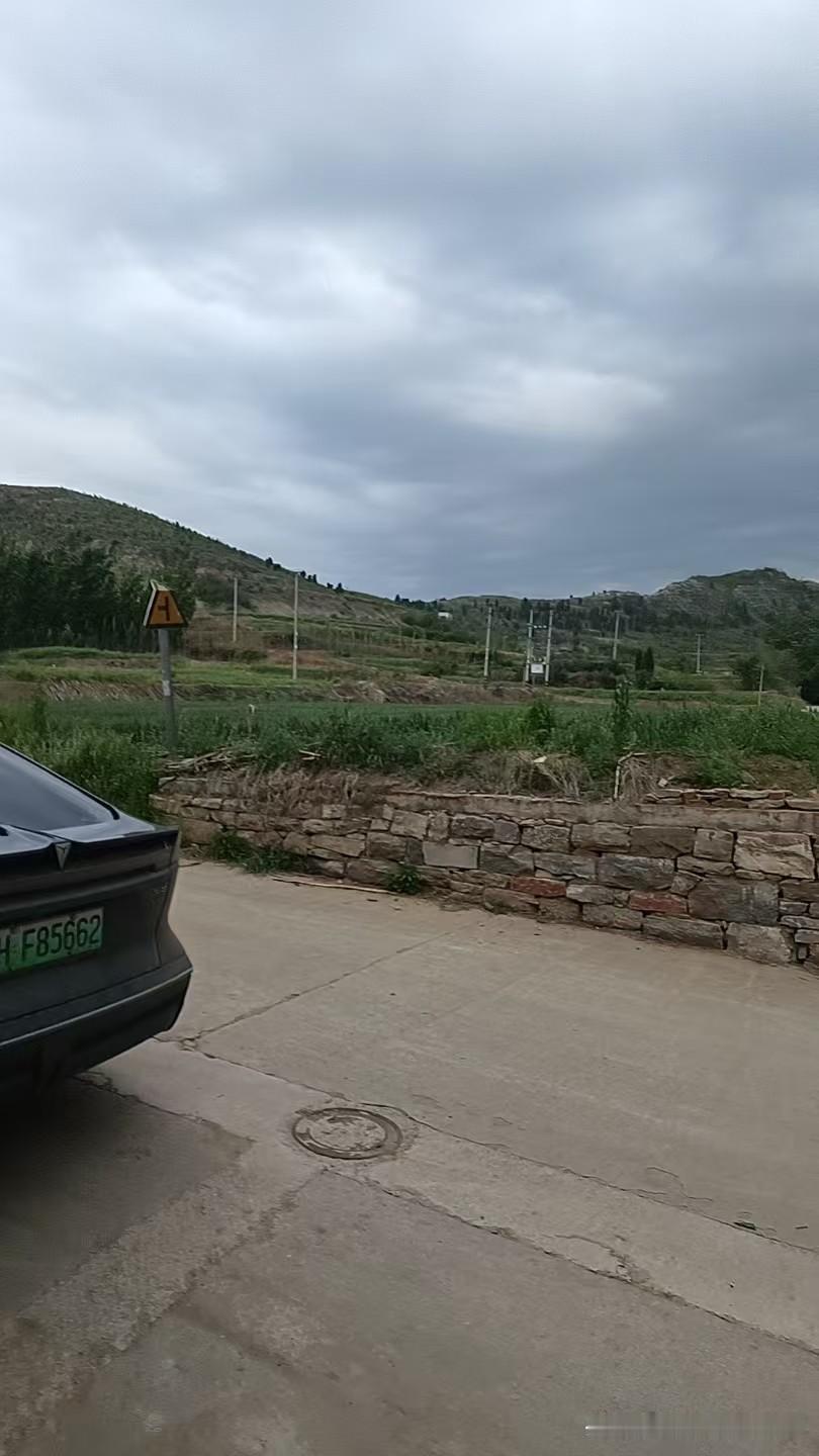 我终于明白为什么公公婆婆一回到老家就不想回来了，因为老家是真好呀！看老家这环境