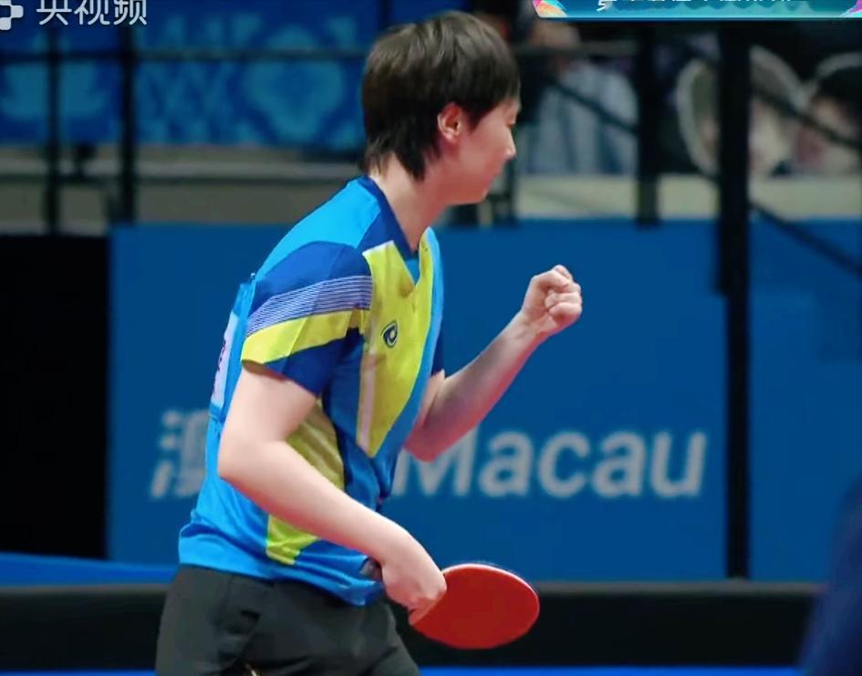 高涵一上来称王曼昱为卫冕冠军，我有些纳闷，孙颖莎不才是世界第一吗？她解释完