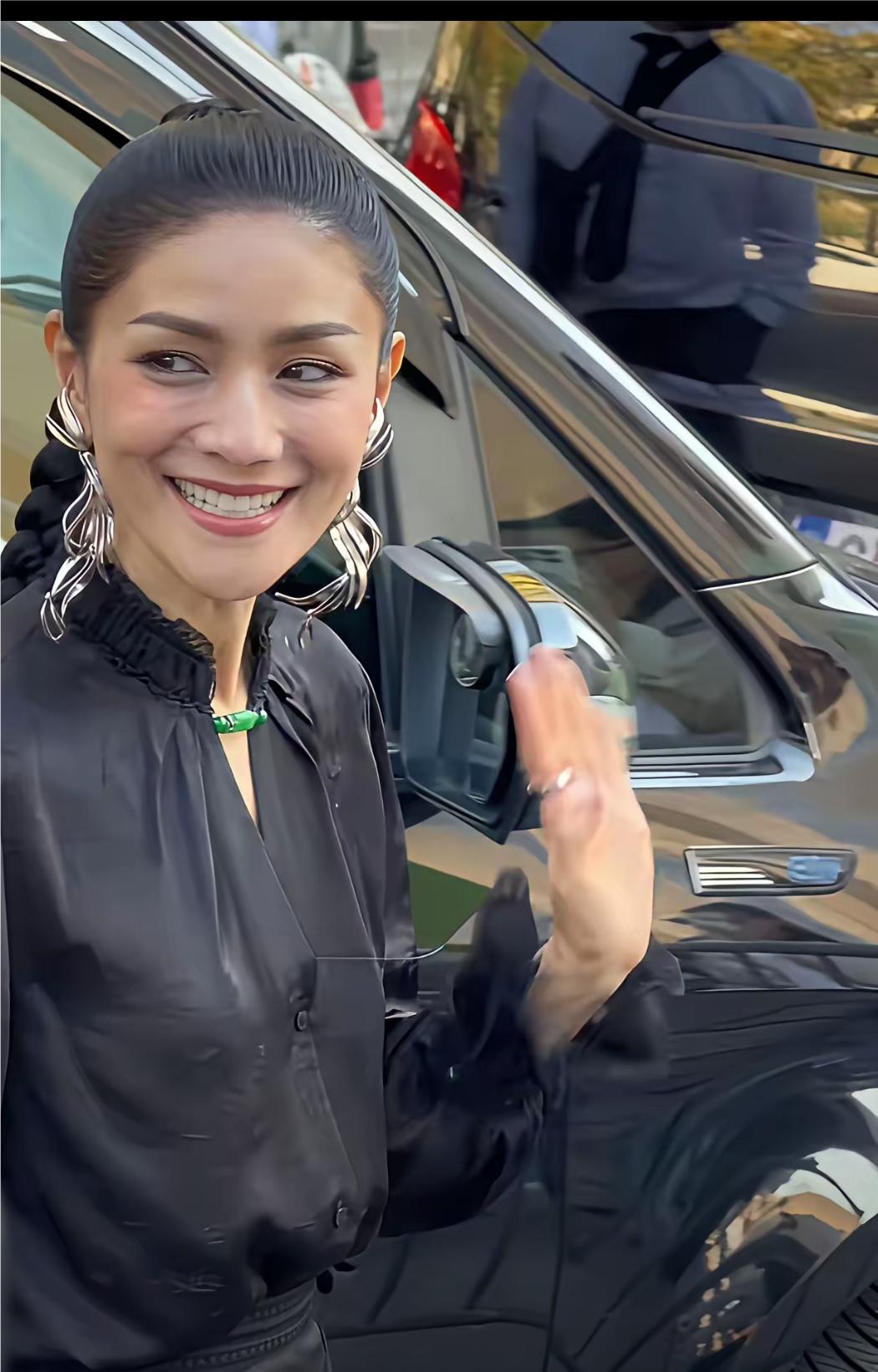 作者加速成长计划事实证明，发型对一个人太重要了，看胡可就知道了，胡可算得上美女一