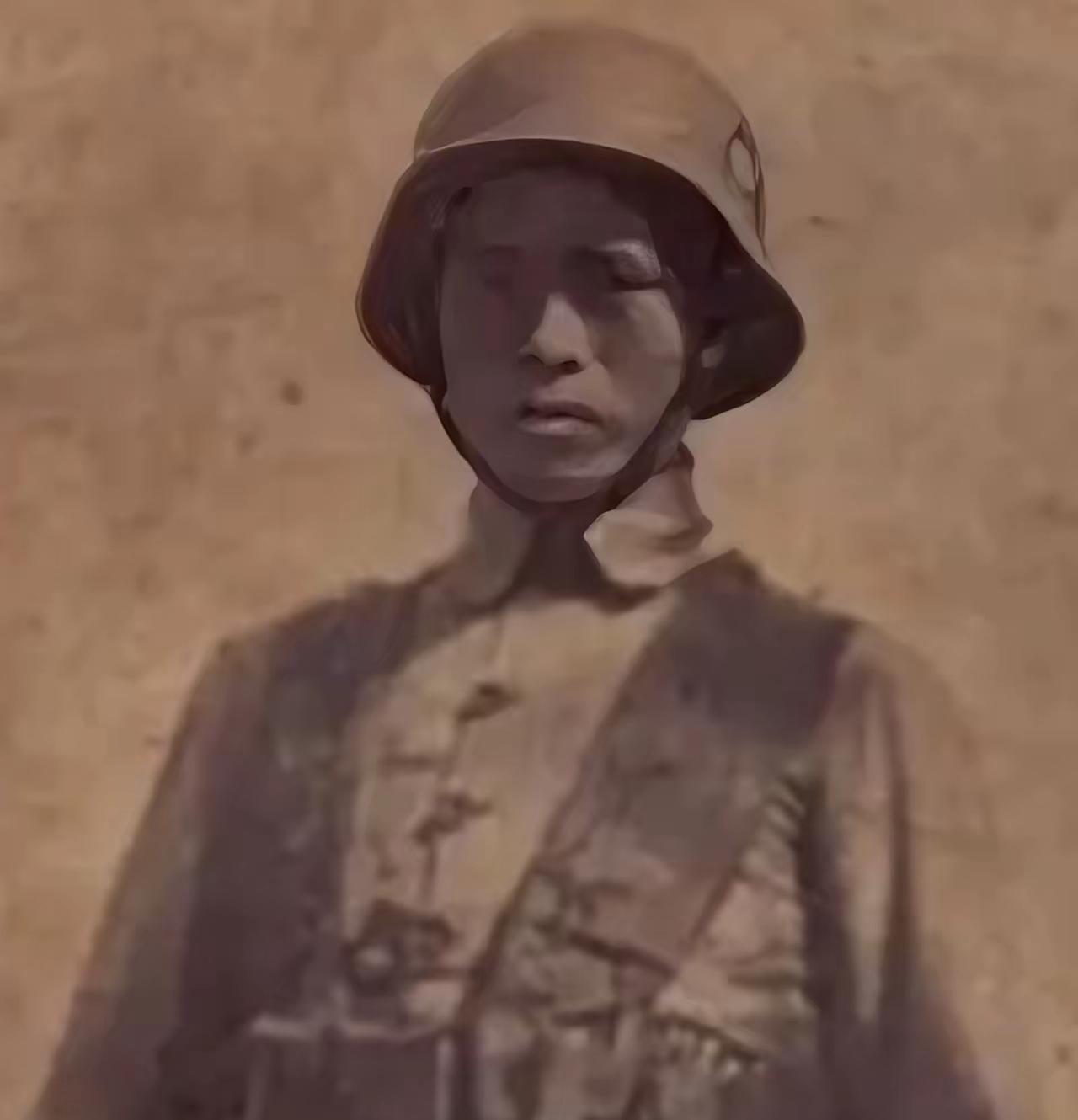 1939年，机枪手曹锡引爆12枚手榴弹，炸死大批日军后，手榴弹已经耗尽，这时，他