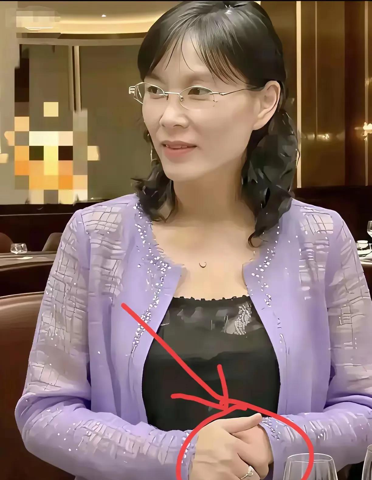 为何那么多人不喜欢杜建英？这和是否漂亮以及是否高学历有关1984年能够考上浙