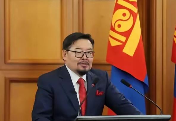 蒙古变天！新总理上台不玩虚的，当着中国面解决几十年边境难题。最近蒙古那边，是