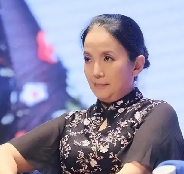 吕丽萍真奇怪，美国火灾她叫好美国大火烧掉几千亿，这可是天