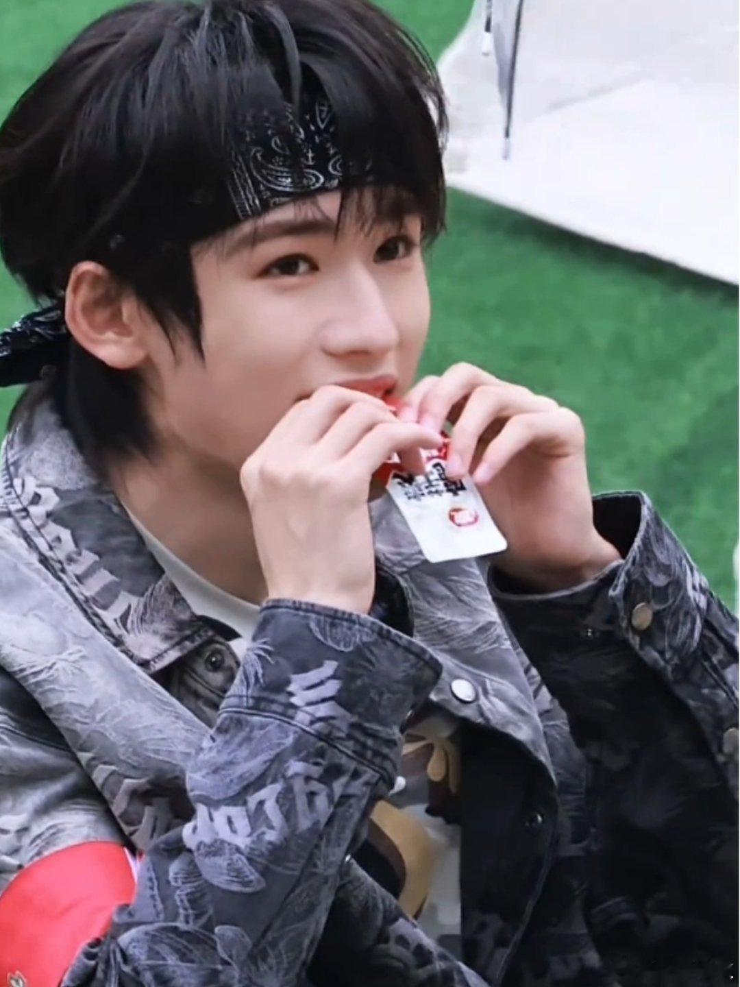 谁还能有时团好哄呢时代少年团自带治愈buff！性格软萌超好满足，睡醒被打扰不闹