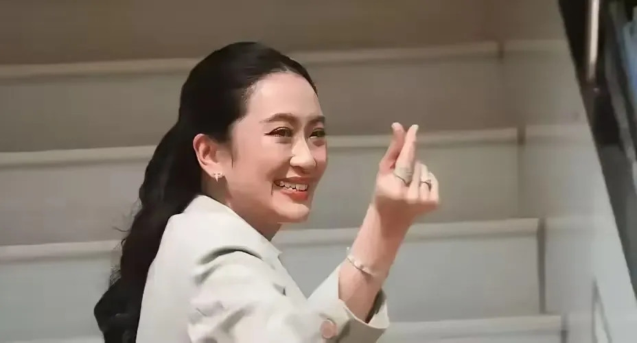 这一次，洪森的颜面算是彻底扫地了。就在柬埔寨特种部队强行破门突袭电诈园区的同时