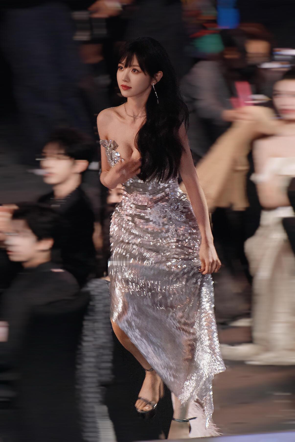 田曦薇x爱奇艺尖叫之夜内场神图