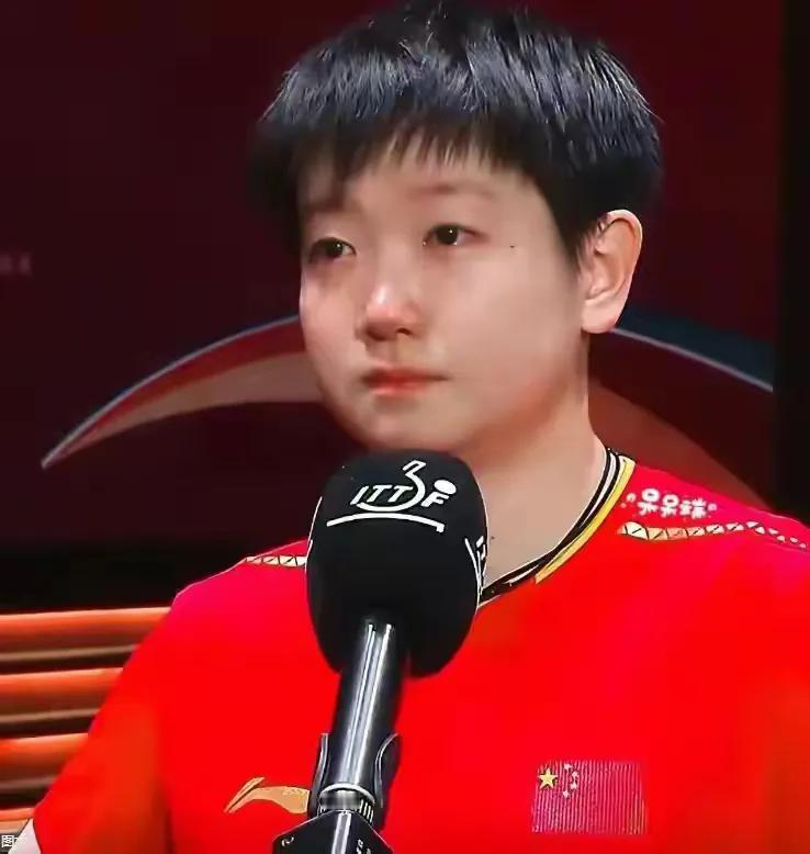 孙颖莎在备战奥运会的周期中，有一阵子打得很艰辛又很委屈，她实在顶不住了，坐