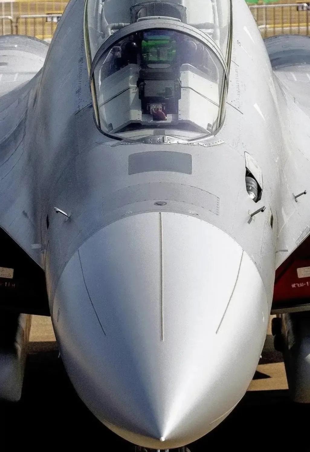 真是坏透了！外机故意添堵，过年都不放过大过年的，南海那边，两架歼-16半夜紧