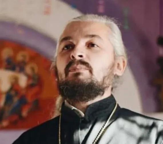 几个月来，乌克兰大规模征召乌克兰东正教会的神职人员。这个故事的一切都令人悲伤，
