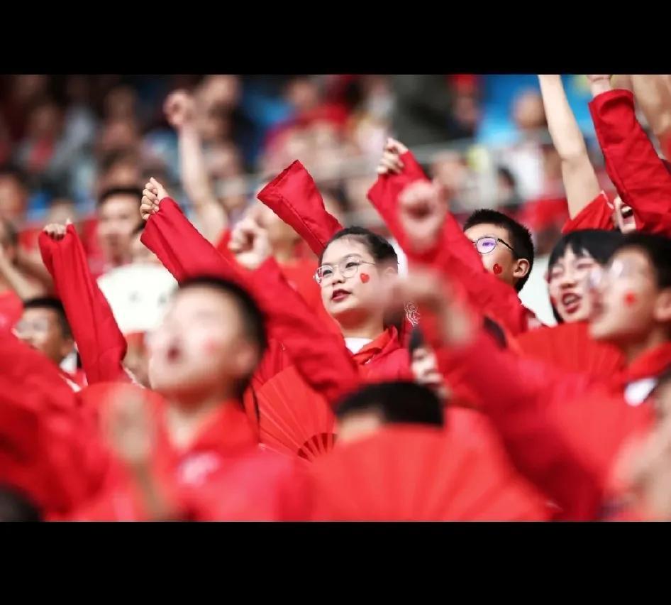 国足战日本输球也正常，但有一点国足门将射正王，早已证明不能用，为什么这次又是主力