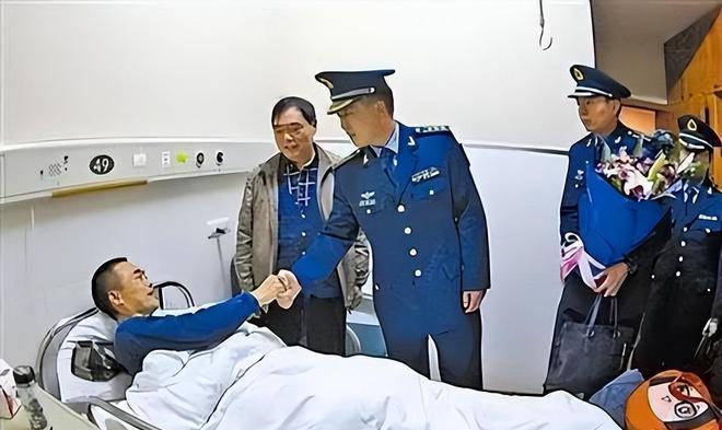 1988年，歼-6飞行员坠入深山后重伤昏迷，幸被江西农民所救，27年后，农民妻子
