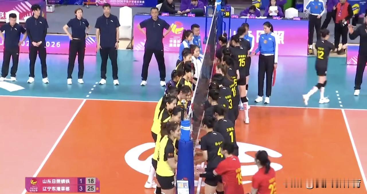辽宁女排苦尽甘来，终于迎来了久违的首胜！先表扬老教练重新出山，让辽宁女排有了质的