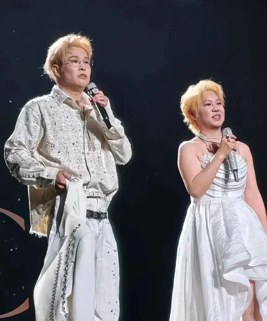 突然明白小沈阳夫妇这两年为什么疯狂开演唱会不是中年叛逆期不是事业心突然雄起，