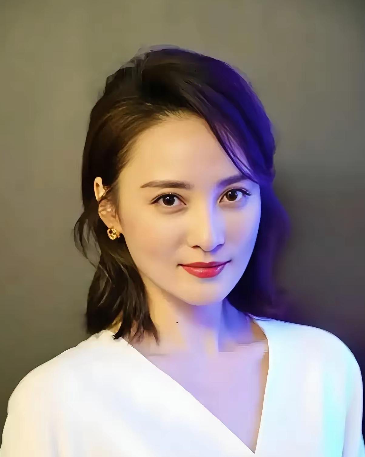 蒋勤勤说，我长得这么漂亮，当年也是引起了校园轰动，可我人生最大的遗憾，就是两个儿