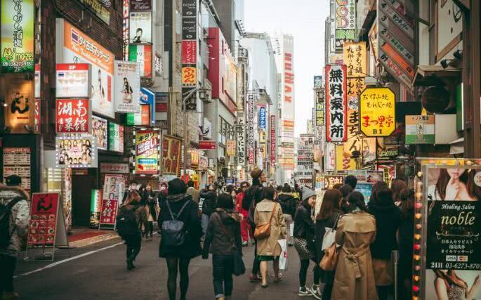 我接触过大量日本人，也去过很多次日本。给我的感觉是，日本不喜欢中国的占主流，但是