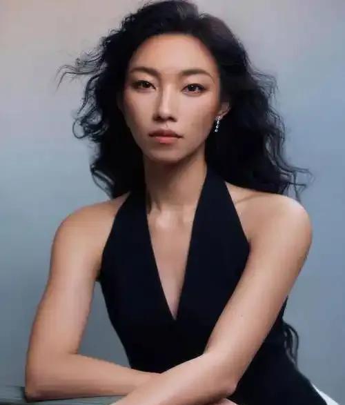家人们，瓜来了！本在演艺事业一路“狂飙”的《封神2》女主那尔那茜，突然被曝高考走