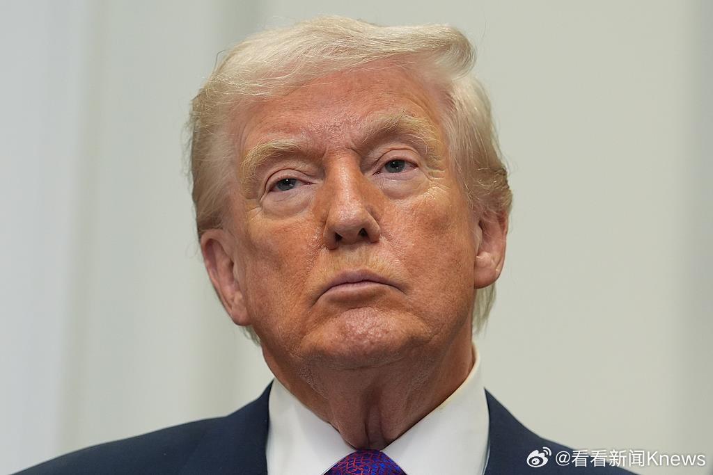 【#特朗普证实将派第二艘航母去中东#】当地时间2月13日，美国总统特朗普证实，美