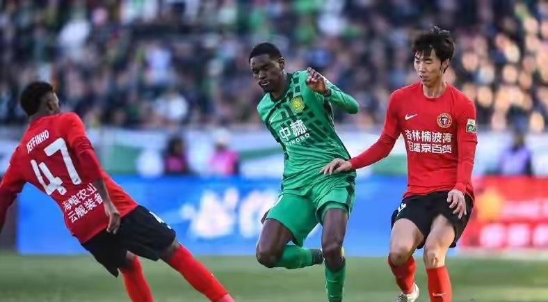 昨天下午和晚上，中超联赛第四轮再赛数场，其中北京国安、山东泰山和河南队三大劲旅同