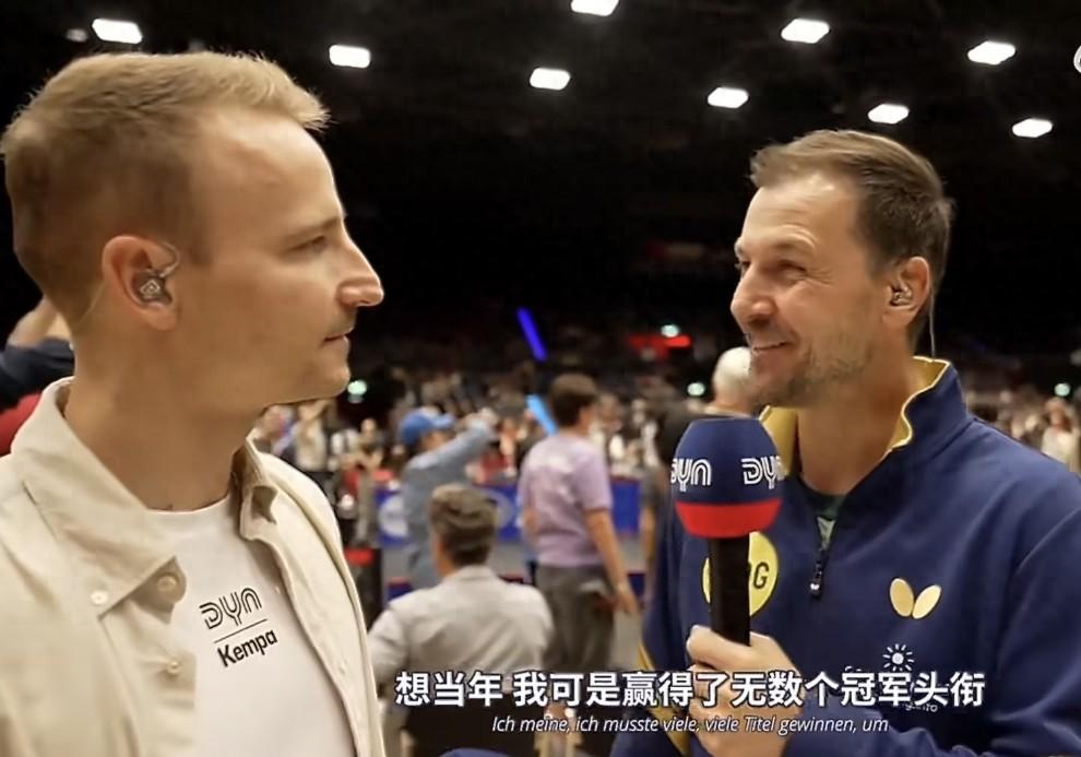 波尔聊樊振东签城市金册：我打了一辈子才签金册，他一球没打就签上了！德国杜塞尔
