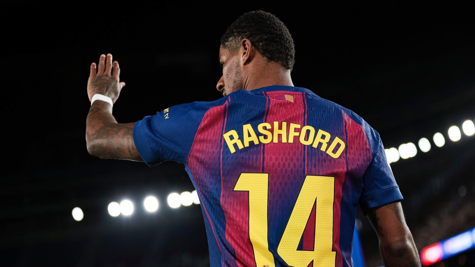 媒体表示：曼联将拒绝巴萨对拉什福德再租借一个赛季的提议。曼联要求巴萨支付260