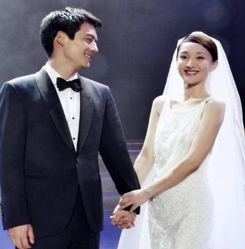 周迅跟高圣远闪婚，婚后不久，高圣远向周迅借300万开公司，没想到周迅的一句话让两