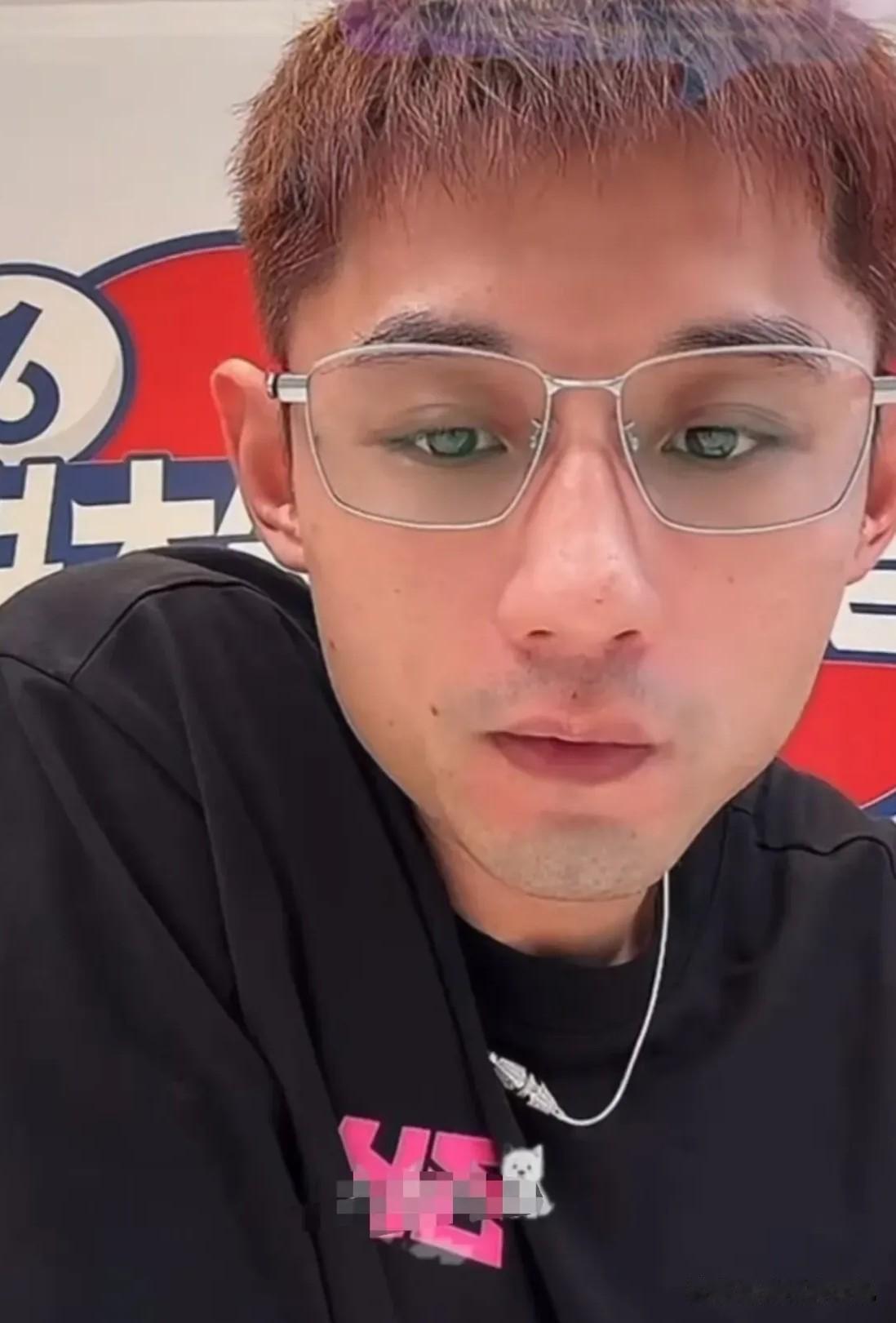 张继科直播的时候，不少弹幕都在聊王楚钦拿到银牌这件事，张继科说道：“我理解你们，